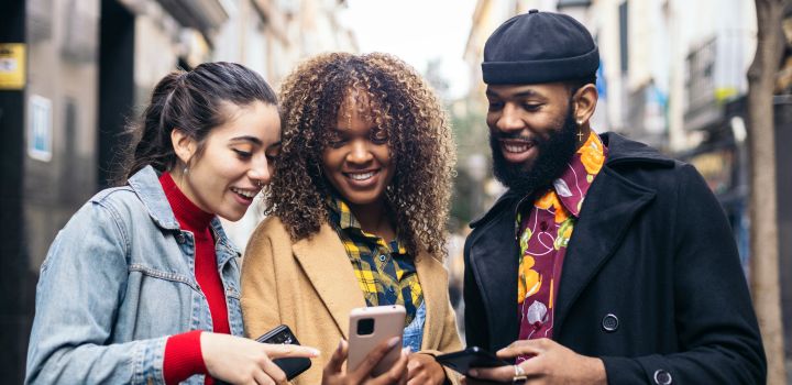 THE AMAZING POWER OF SOCIAL MEDIA IN INFLUENCES FASHION TRENDS